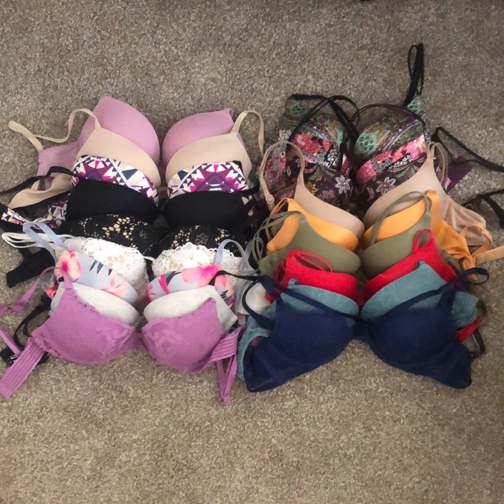 Victoria's secret/PINK bras in size 30C lot of 18